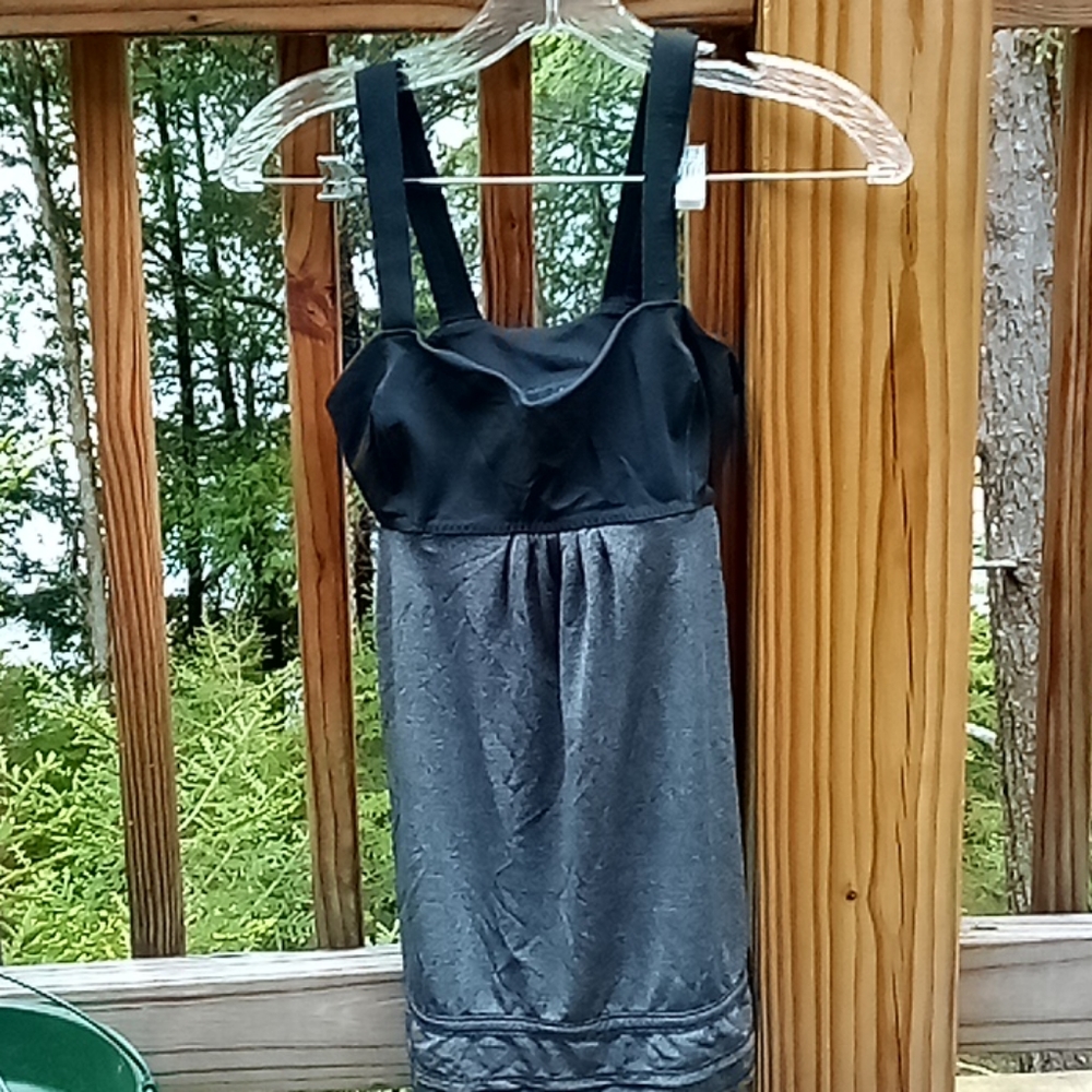Lululemon No Limits exercise tank top 4